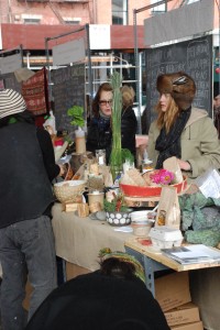 Anne, Tess at Market